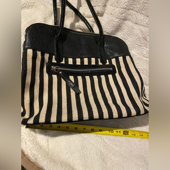 Guess purse - Picture 2 of 4